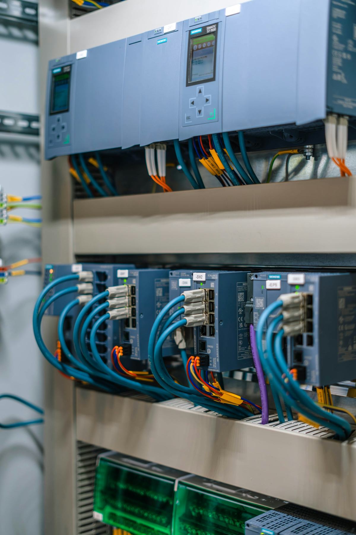 PLC moduli i ožičenje u upravljačkom ormaru